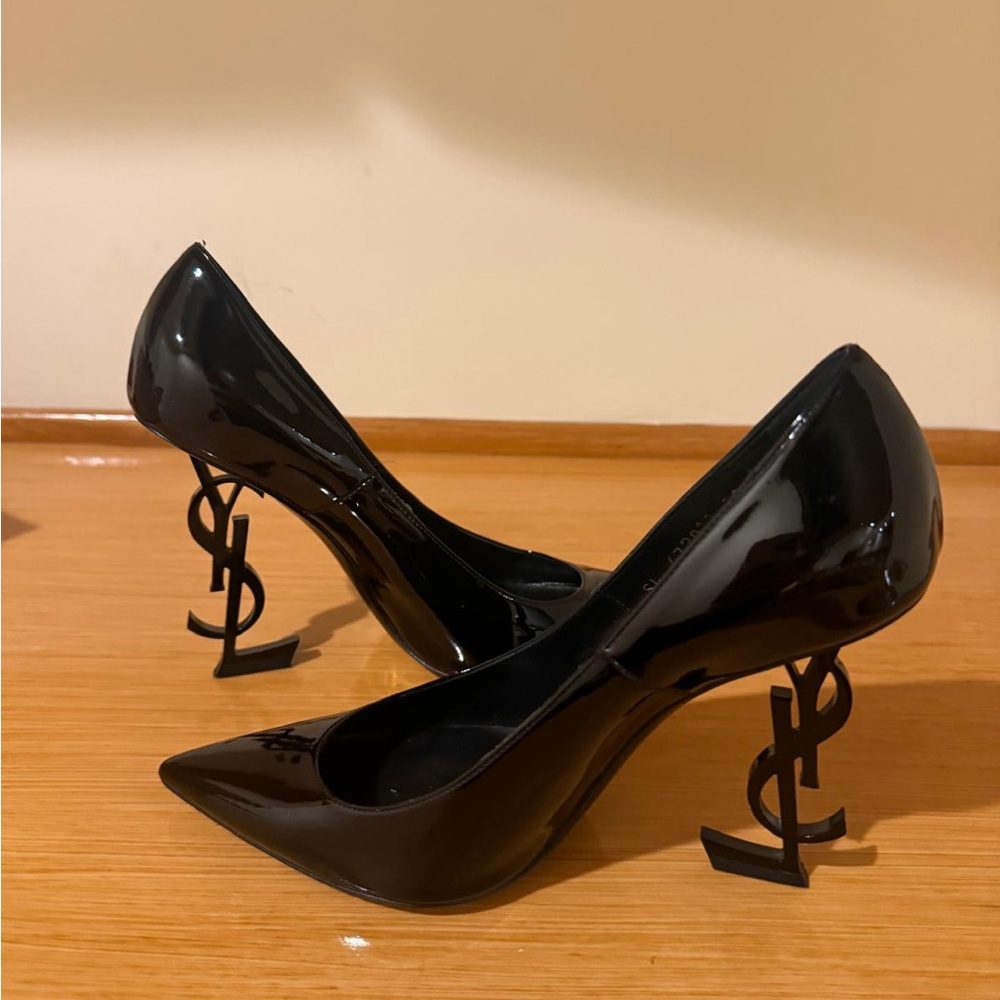 Saint Laurent Patent Pumps